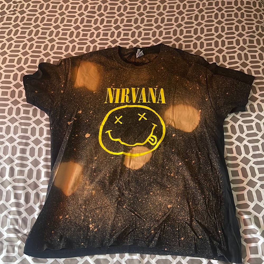 Black tee shirt urban